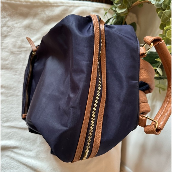 Tommy Bahama Navy Nylon Campus Backpack Tan Faux Leather Trim Handbag - Picture 3 of 9